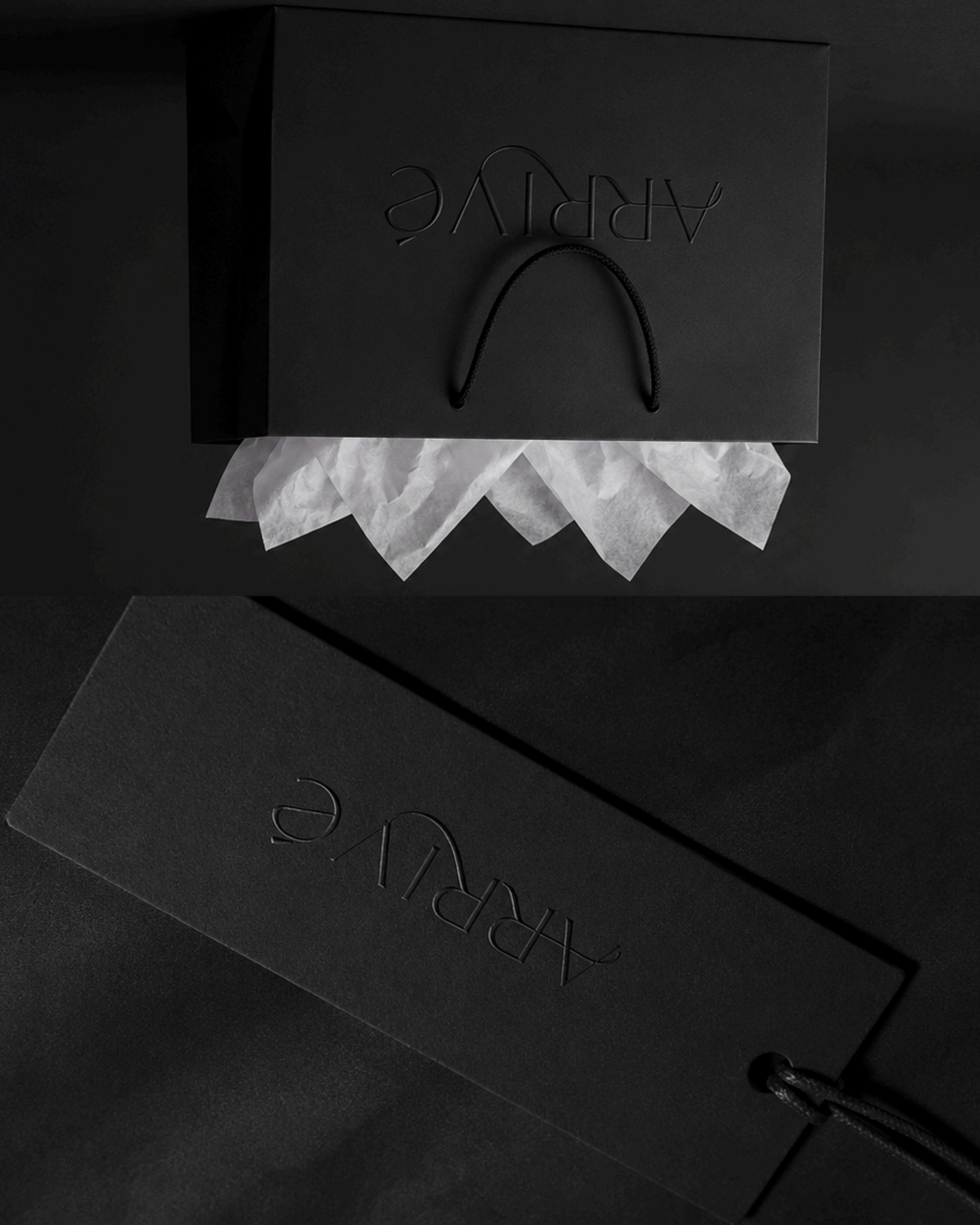 Sacola e hang tag pretos com o logotipo ARRIVÉ em relevo